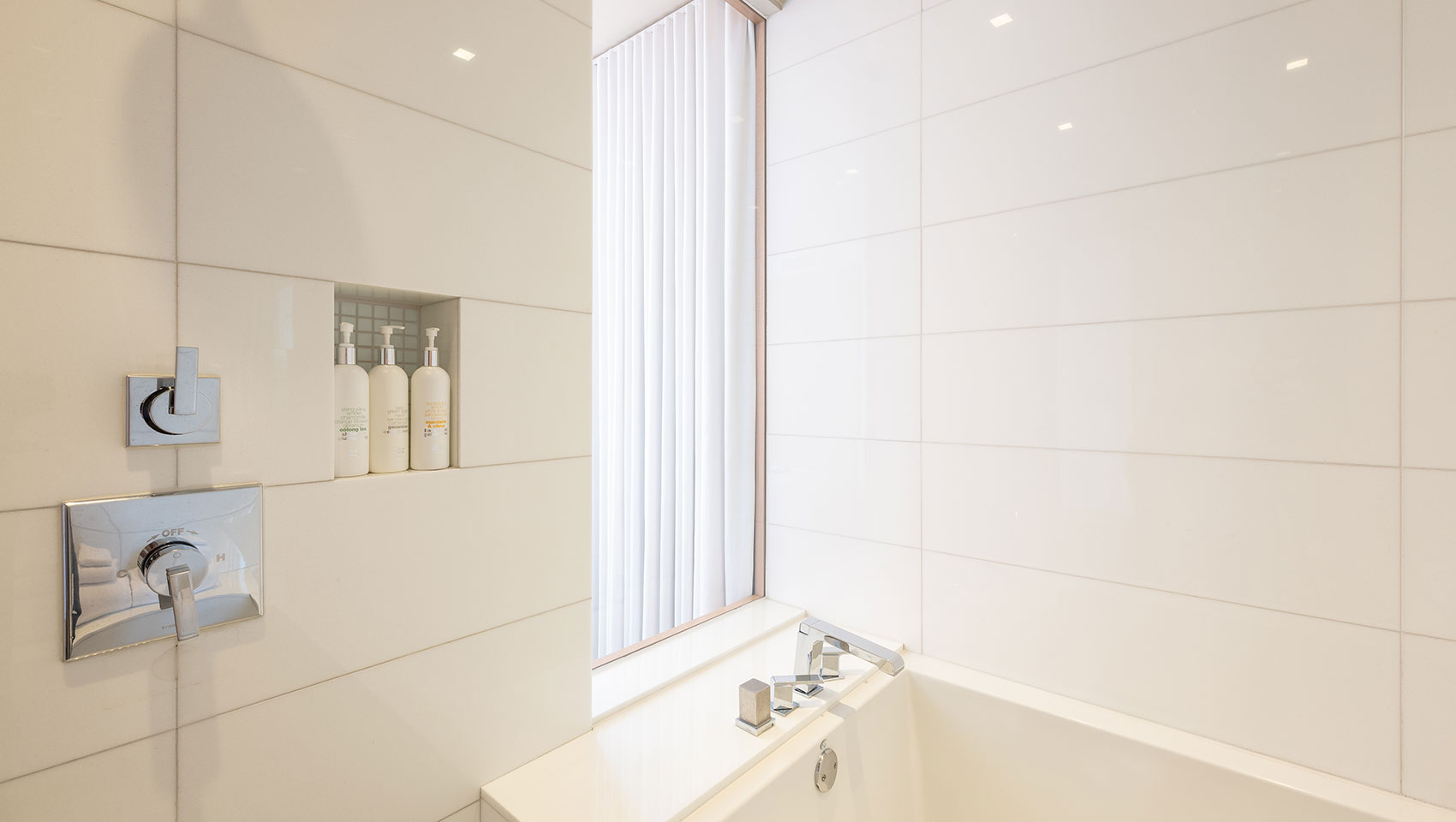 Penthouse Suite Bathroom with Soaking Tub