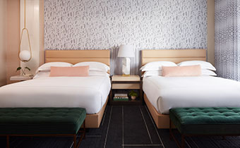 2 queen beds